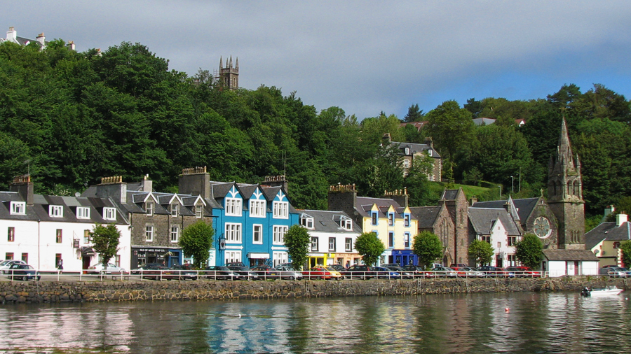 Simple Towns . Tobermory .